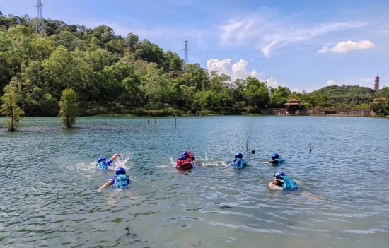 已處理1721786290782大雁山景區(qū)聯(lián)同鶴山藍(lán)天救援隊開展水上救援培訓(xùn)2.jpg